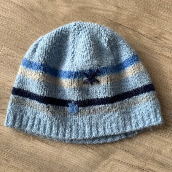 Columbia Soft Fuzzy Light Blue Striped Beanie Hat Tiny Snowflakes Accent - Picture 1 of 6